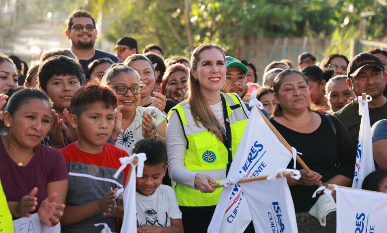 Atenea Gómez Ricalde, cumple compromiso en la Zona Continental al iniciar la pavimentación en la colonia La Loma