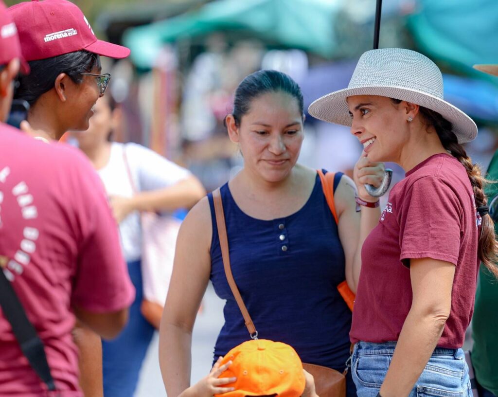 Ana Paty recibe sólido respaldo por parte de los cancunenses en su visita al tianguis de la Sm 227