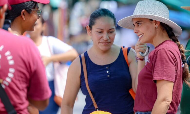 Ana Paty recibe sólido respaldo por parte de los cancunenses en su visita al tianguis de la Sm 227