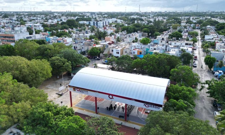 Mara Lezama inaugura domo escolar en Playa del Carmen