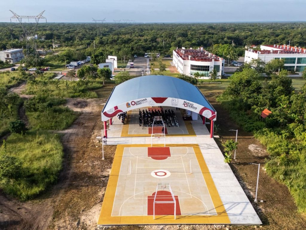 Mara Lezama inaugura domo y canchas dobles en la Politécnica de Bacalar