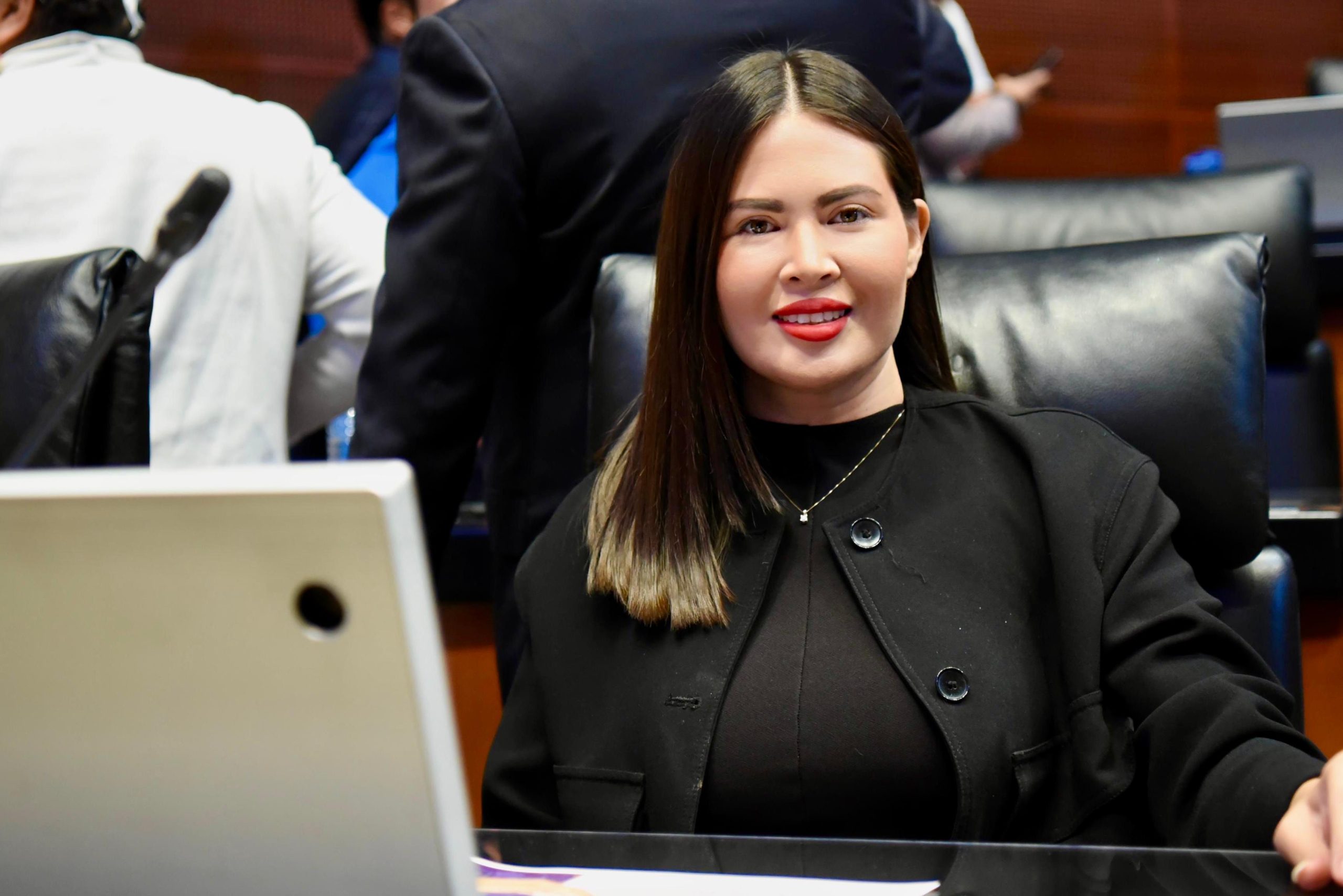 Anahí González aprueba reforma para modernizar la Ley Aduanera