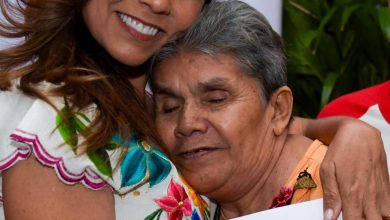 Mara Lezama entrega títulos de propiedad a 44 familias de Othón P. Blanco con justicia social