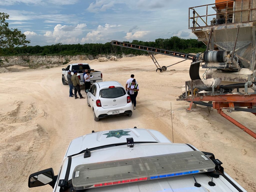 Gobierno de Isla Mujeres clausura banco de materiales ilegal en Zona Continental