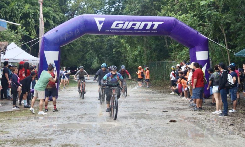 Puerto Morelos recibe el “Reto Mapache” con ciclistas de varios países