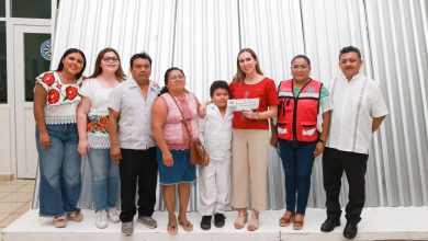 Atenea Gómez continúa la entrega de láminas de Zinc en Ciudad Mujeres