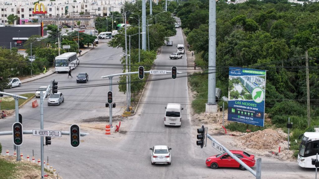 Cancún Avanza con 10 cruces seguros en avenidas clave y semaforización
