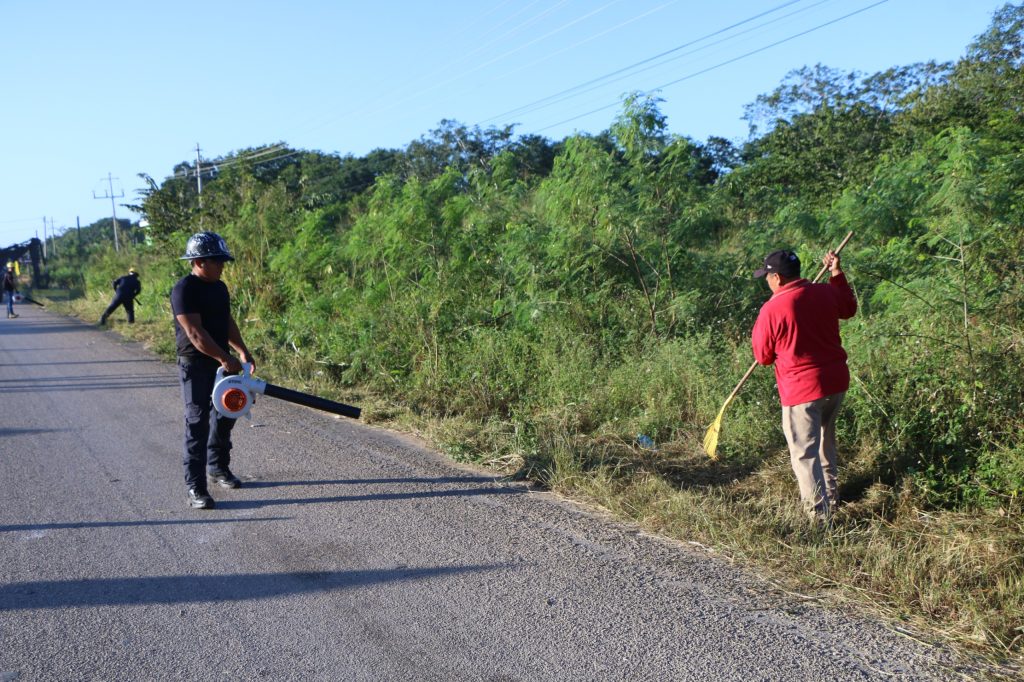 Nivardo Mena lanza limpieza de carreteras para vacaciones seguras