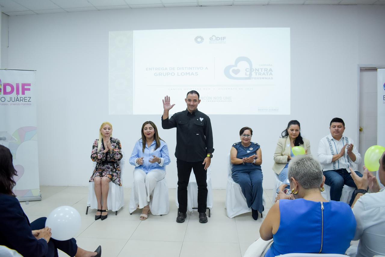 Grupo Lomas recibe distintivo por lucha contra la trata de personas