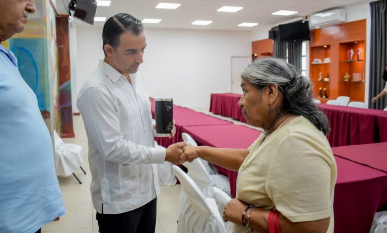 Gobierno de Cancún acuerda mejoras viales y eléctricas con vecinos