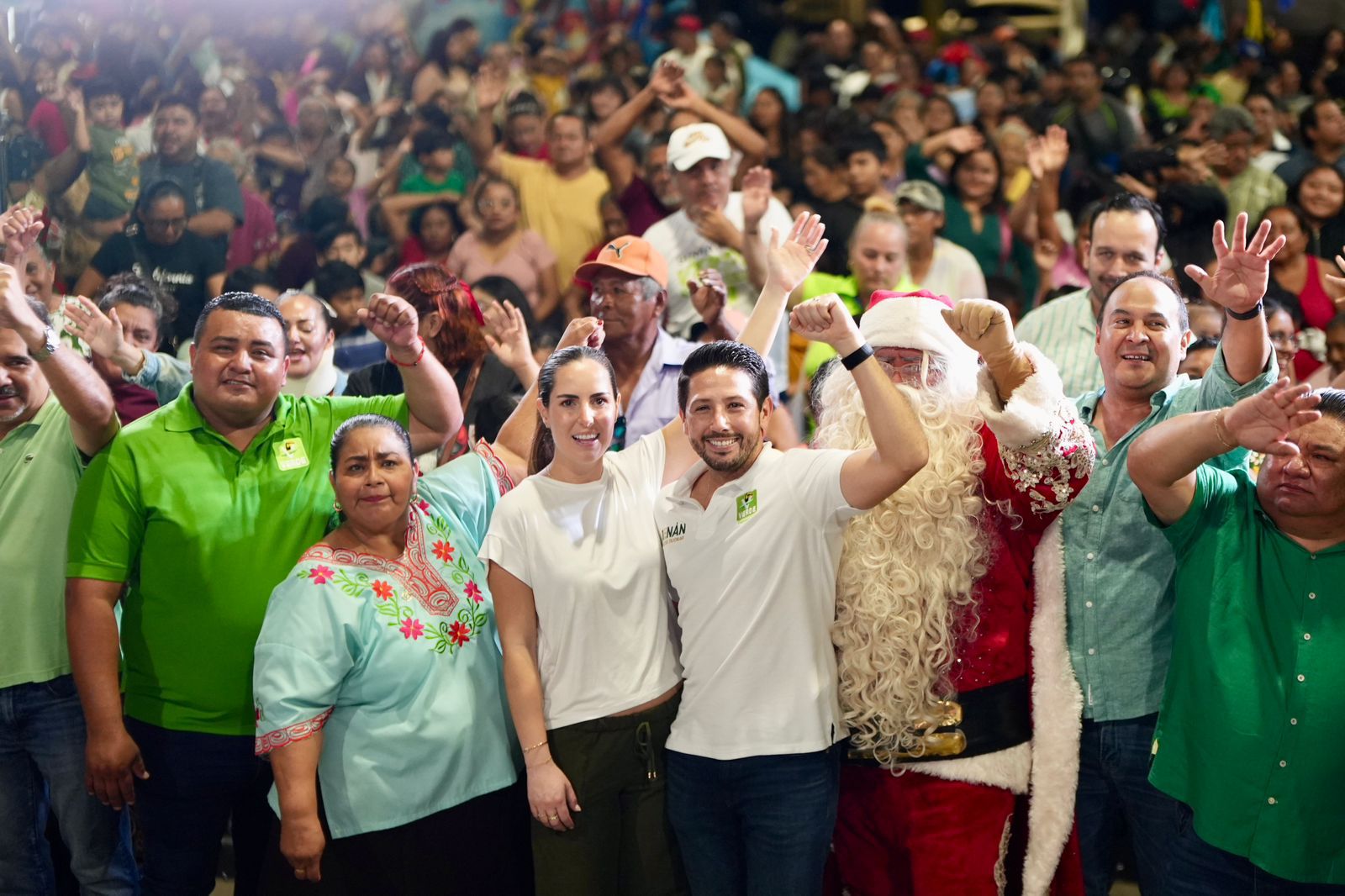 Renán Sánchez Tajonar celebra posada navideña con familias de Cozumel