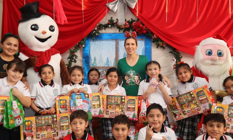 Atenea Gómez concluye entrega de juguetes “Navidad en tu Escuela” en Isla