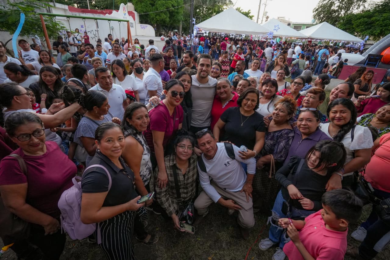 Gino Segura arranca "Posadas de la Esperanza" con familias de Cancún