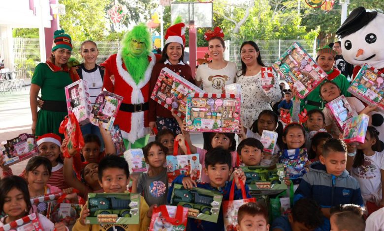 Atenea Gómez reparte más de 5 mil juguetes en Isla Mujeres