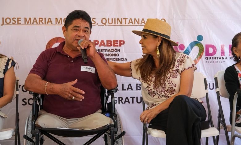 Mara Lezama entrega sillas de ruedas y apoyos en José María Morelos