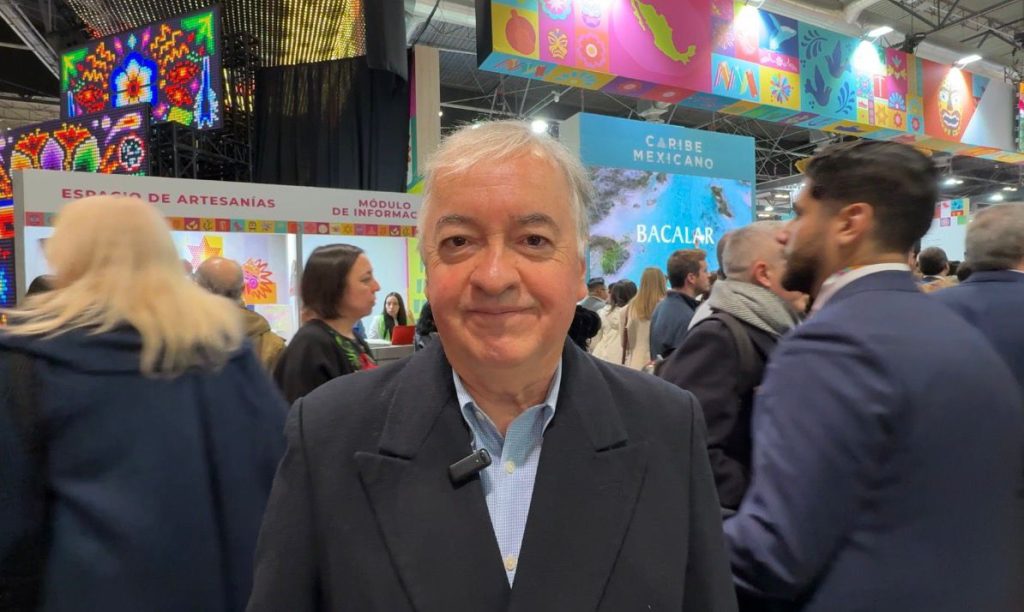 España gana 7.5 veces más que México en intercambio turístico