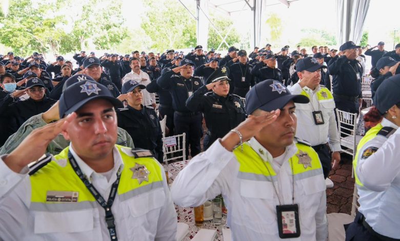 Policías de Quintana Roo reciben reconocimientos y mejoras salariales históricas