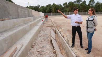 Atenea Gómez supervisa primera cancha de fútbol 7 en Ciudad Mujeres
