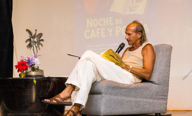 El poeta Raúl Ortega Alfonso inaugura las noches culturales en Playa