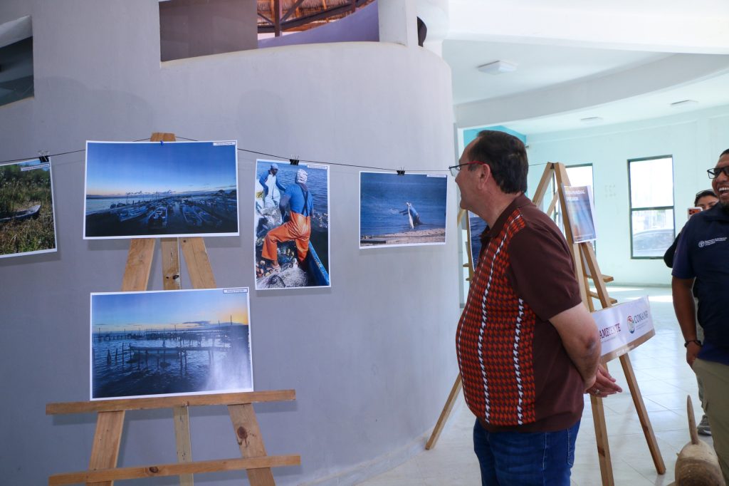 Nivardo Mena inaugura muestra fotográfica sobre el sector pesquero
