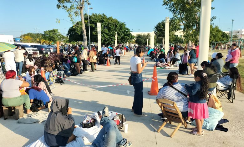 ¡Todo por verlos tocar! Cancunenses madrugan en el Beto Ávila por boletos de Banda MS