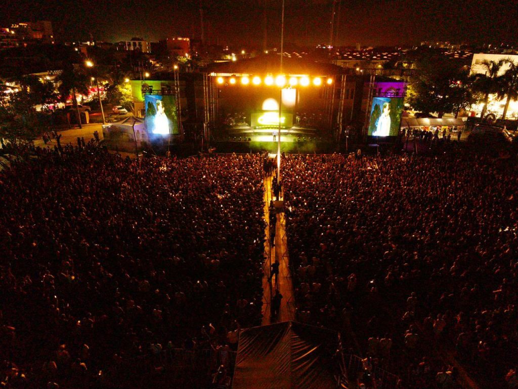¡Locura total! NSQK reúne a 25 mil personas en el Carnaval de Playa