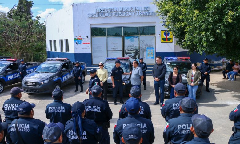 Nivardo Mena entrega patrullas para reforzar seguridad en Lázaro Cárdenas