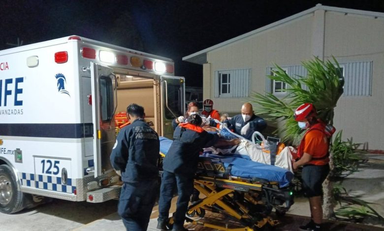 Marina rescata a adulto mayor y es trasladado al médico urgente desde Isla Mujeres