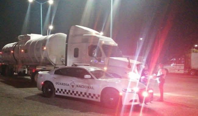 Comando asesina a Teniente de la GN tras asegurar pipa de huachicol