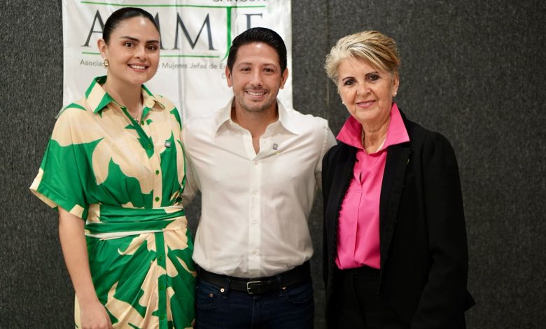 Renán Sánchez impulsa Inteligencia Artificial con mujeres empresarias en Cancún