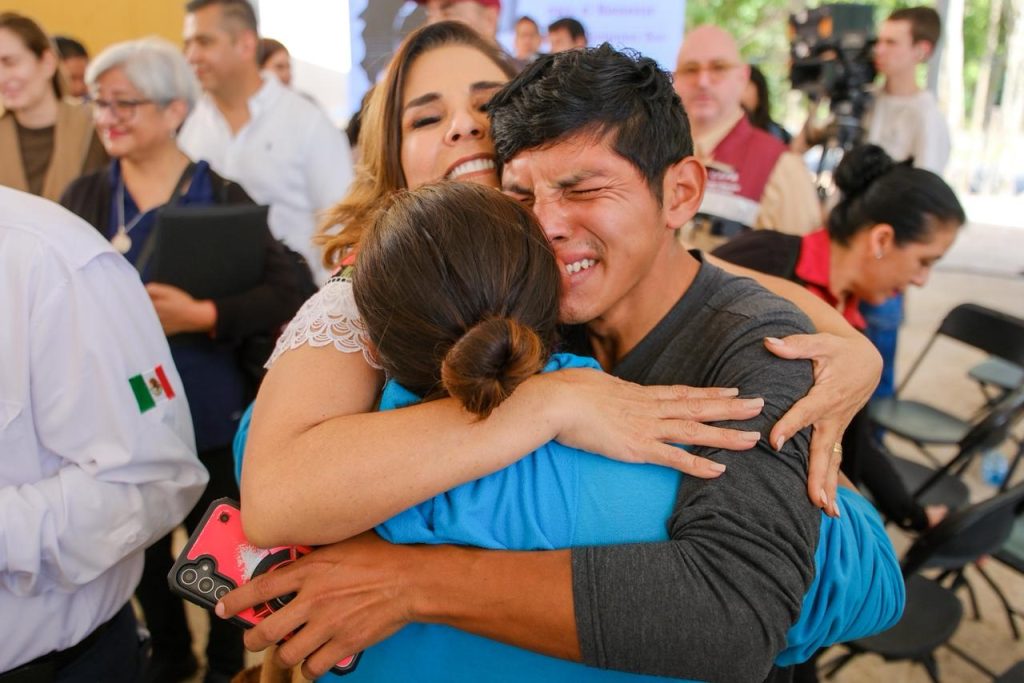 Mara Lezama entrega llaves y libera créditos del INFONAVIT