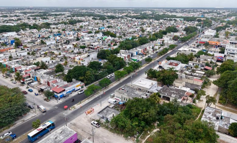 Ana Paty Peralta amplía pavimentación de la Av. Kabah hasta Arco Norte