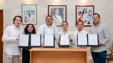 Ana Paty Peralta firma convenio con INSUS para regularizar terrenos