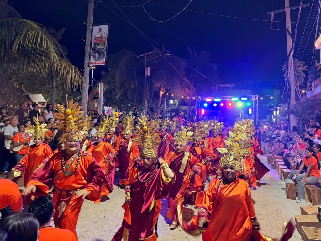¡20 años de magia! Holbox celebra en grande su tradicional Carnava