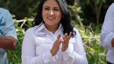 Blanca Merari refuerza bacheo en Puerto Morelos con respuesta inmediata
