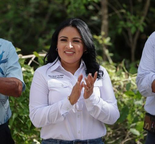 Blanca Merari refuerza bacheo en Puerto Morelos con respuesta inmediata