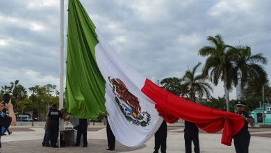 Playa del Carmen rinde honores a la Bandera Nacional este 24 de febrero