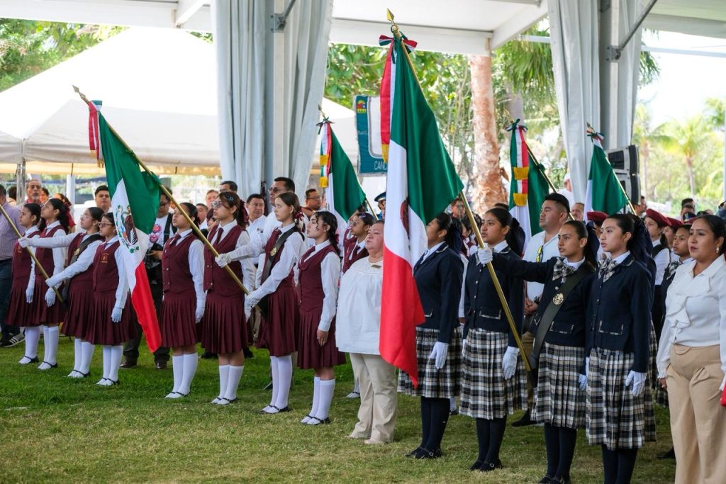 El corazón de México late en Cancún" Mara Lezama celebra el 205 Aniversario de la Bandera