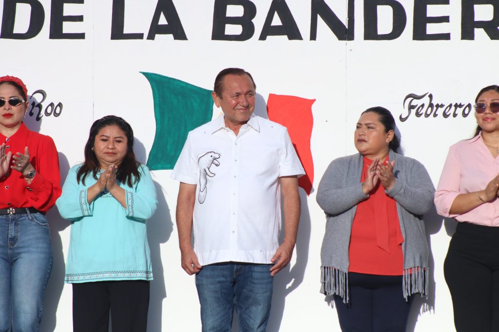 ¡Orgullo en Lázaro Cárdenas! Nivardo Mena celebra el Día de la Bandera