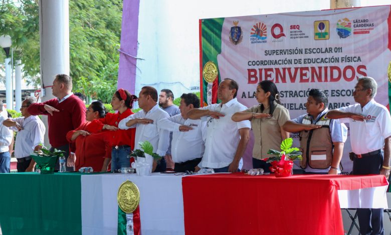 ¡Orgullo en Lázaro Cárdenas! Nivardo Mena celebra el Día de la Bandera