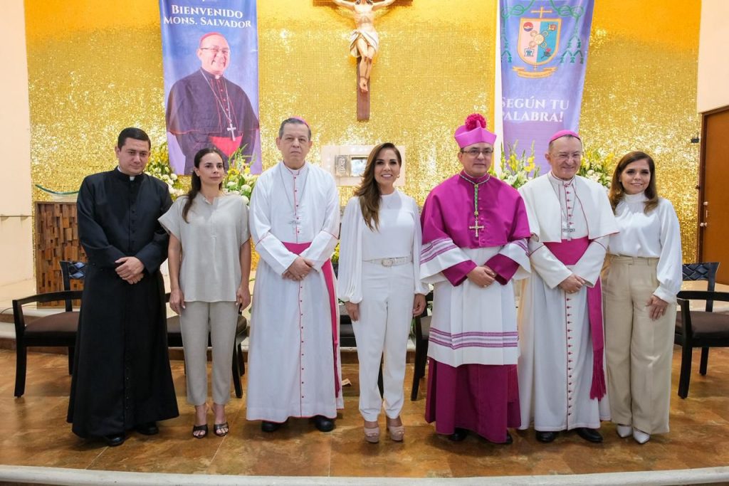 Mara Lezama acompaña a Salvador González como nuevo Obispo de Quintana Roo