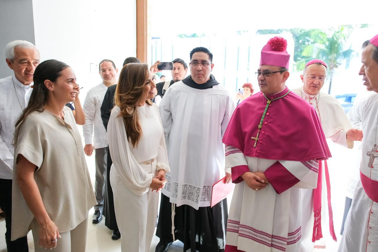 Mara Lezama acompaña a Salvador González como nuevo Obispo de Quintana Roo