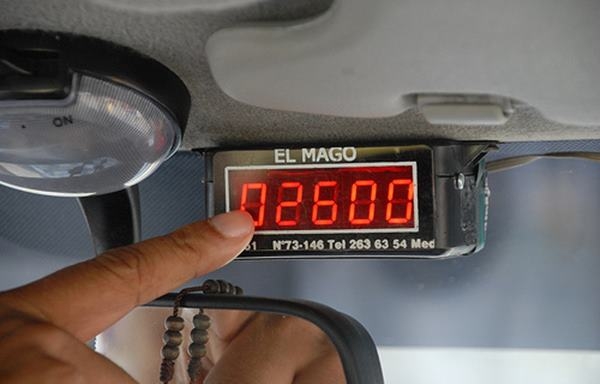 Taxis de Cancún usarán taxímetro en 2026 para regular tarifas