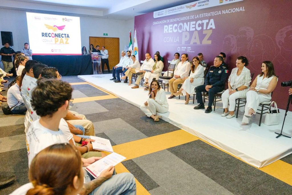 Mara Lezama gradúa a jóvenes que eligen una vida mejor