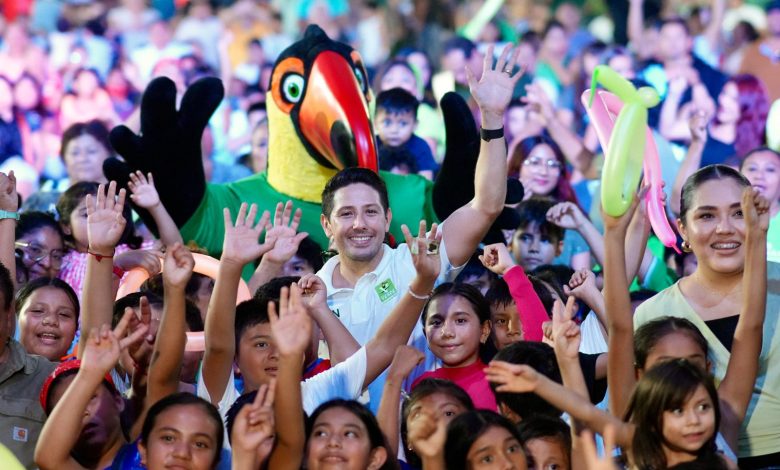 Renán Sánchez festeja a niños de Cozumel con gran evento
