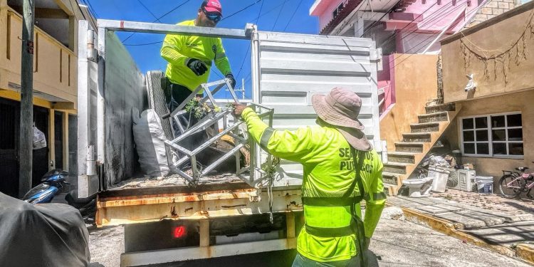Refuerza Gobierno de Isla Mujeres acciones de descacharrización para cuidar la salud de las familias