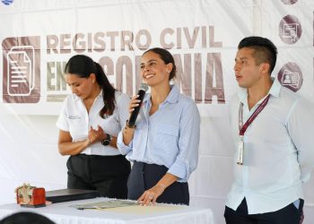Ana Paty Peralta lleva Registro Civil a colonia El Milagro