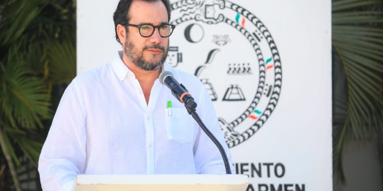 Guillermo Brahms entrega bono a policías de Playa del Carmen en tiempo y forma